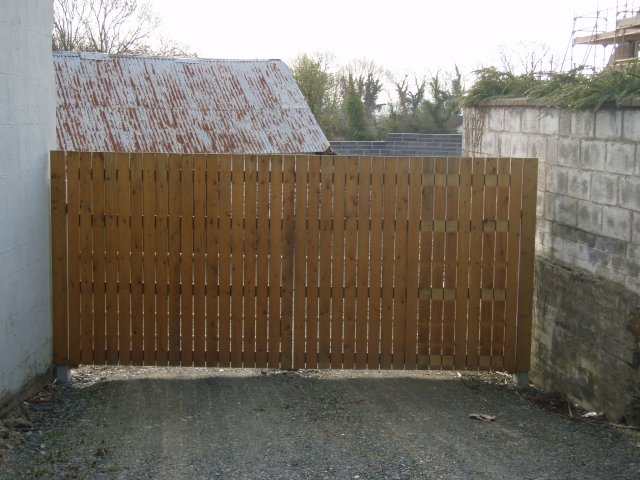 Vertical Open Picket Double Gates - Ashford